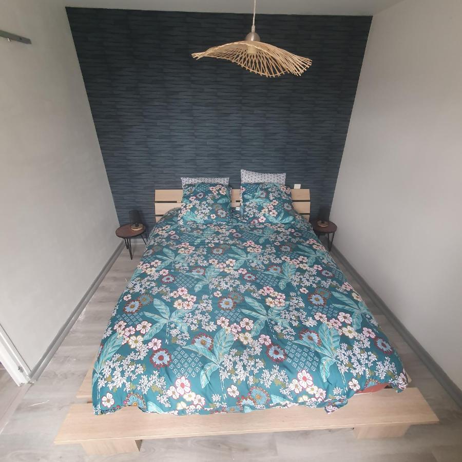 Appartement De La Tour Еперне Екстериор снимка